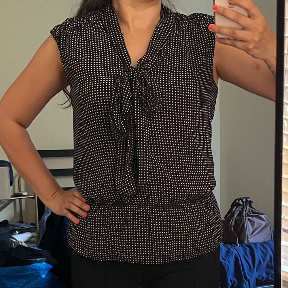 Max Studio black and white polka dot sleeveless blouse sz M